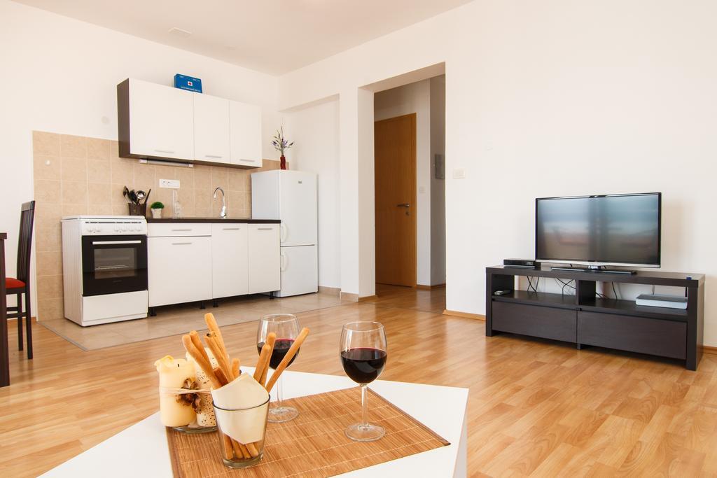 אומיס Apartments Villa Stari Koko מראה חיצוני תמונה
