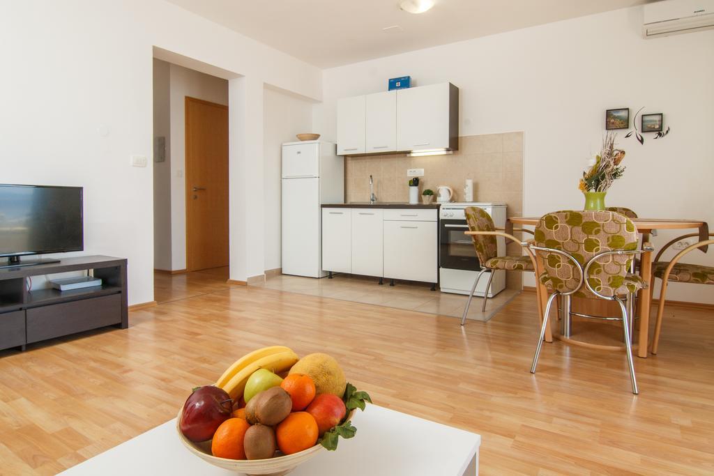 אומיס Apartments Villa Stari Koko מראה חיצוני תמונה