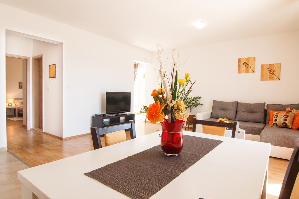 אומיס Apartments Villa Stari Koko מראה חיצוני תמונה