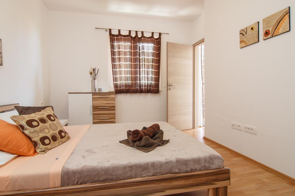 אומיס Apartments Villa Stari Koko מראה חיצוני תמונה