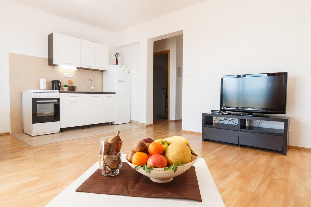 אומיס Apartments Villa Stari Koko מראה חיצוני תמונה